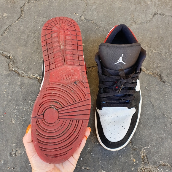 Nike Air Jordan 1 Low

 Black Toe